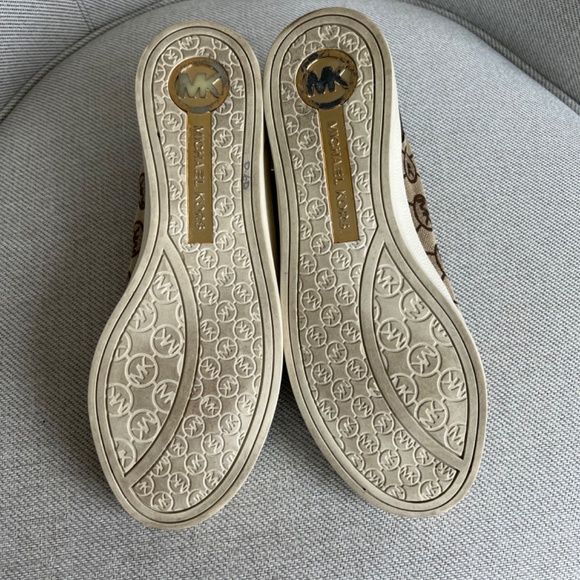 Michael Kors Monogram Sneaker, Size 8.5 - Picture 5 of 6